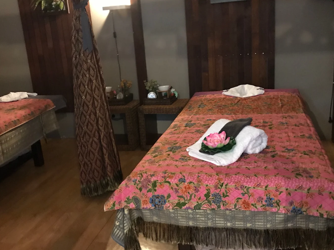 Treatment room with pink floral bedding